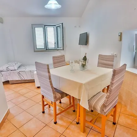 Apartment Gojsa *